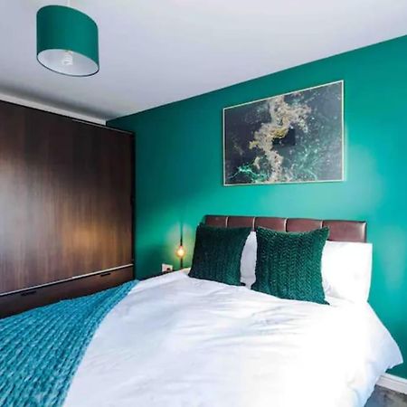 Spacious 5 Bedroom Home Hosted By Mcr Dens Manchester Esterno foto