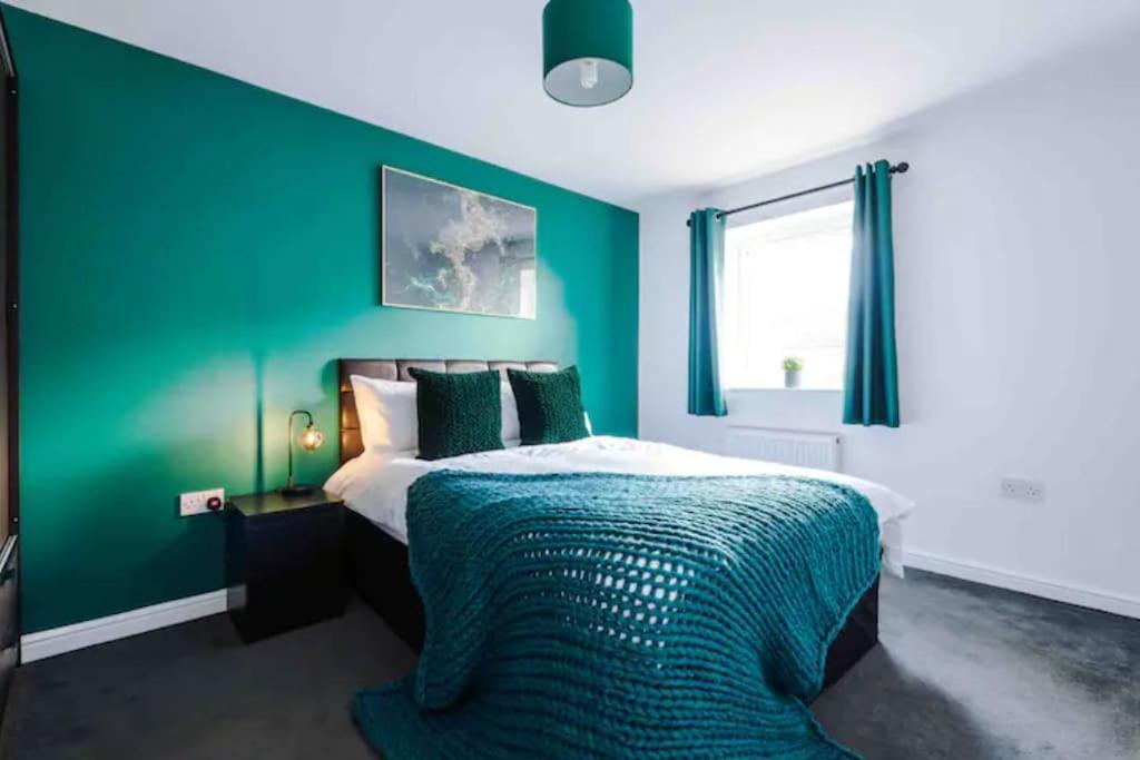 Spacious 5 Bedroom Home Hosted By Mcr Dens Manchester Esterno foto