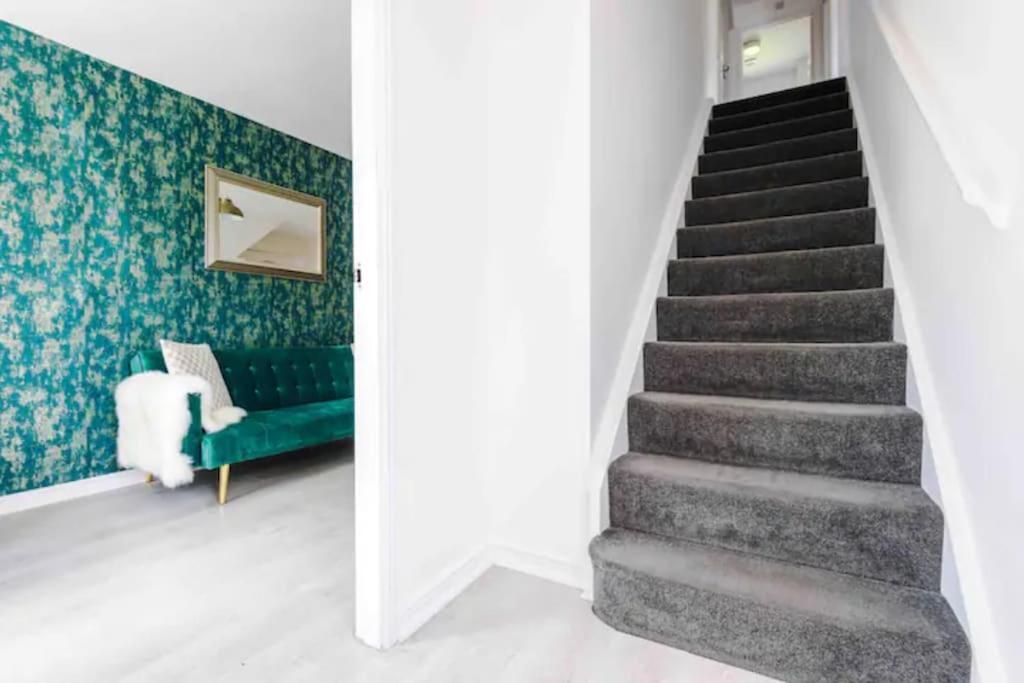 Spacious 5 Bedroom Home Hosted By Mcr Dens Manchester Esterno foto