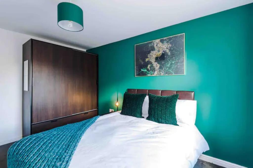Spacious 5 Bedroom Home Hosted By Mcr Dens Manchester Esterno foto