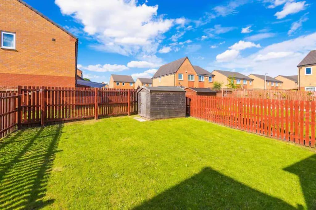 Spacious 5 Bedroom Home Hosted By Mcr Dens Manchester Esterno foto